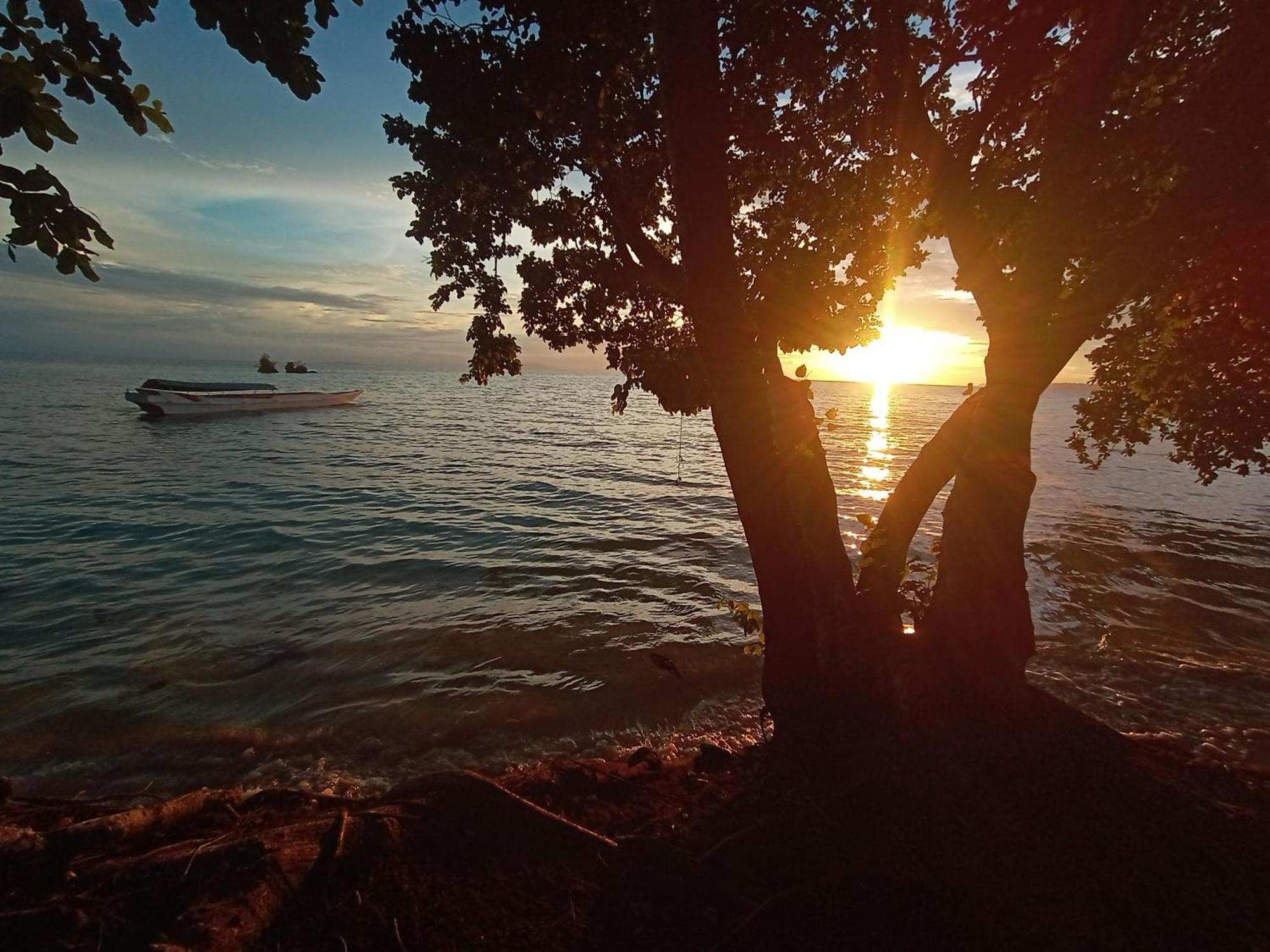 Tanjung Kalemo Resort Batudaka ภายนอก รูปภาพ