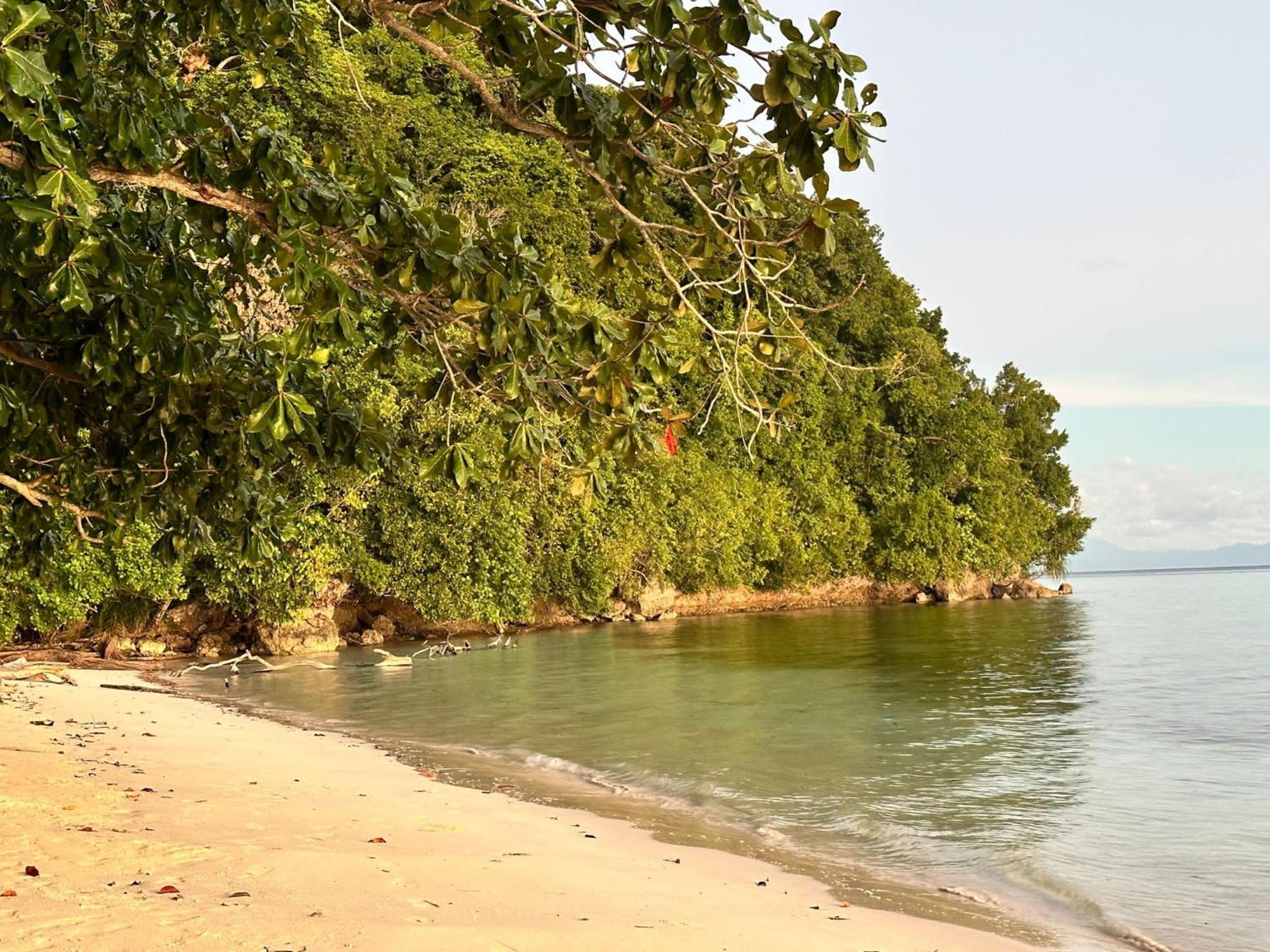 Tanjung Kalemo Resort Batudaka ภายนอก รูปภาพ