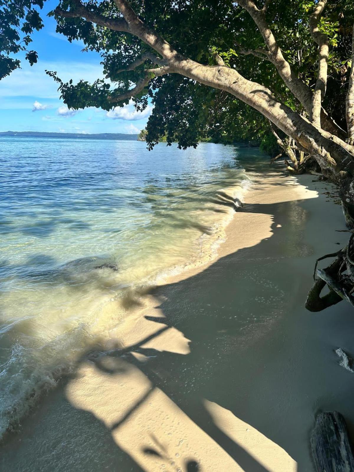 Tanjung Kalemo Resort Batudaka ภายนอก รูปภาพ