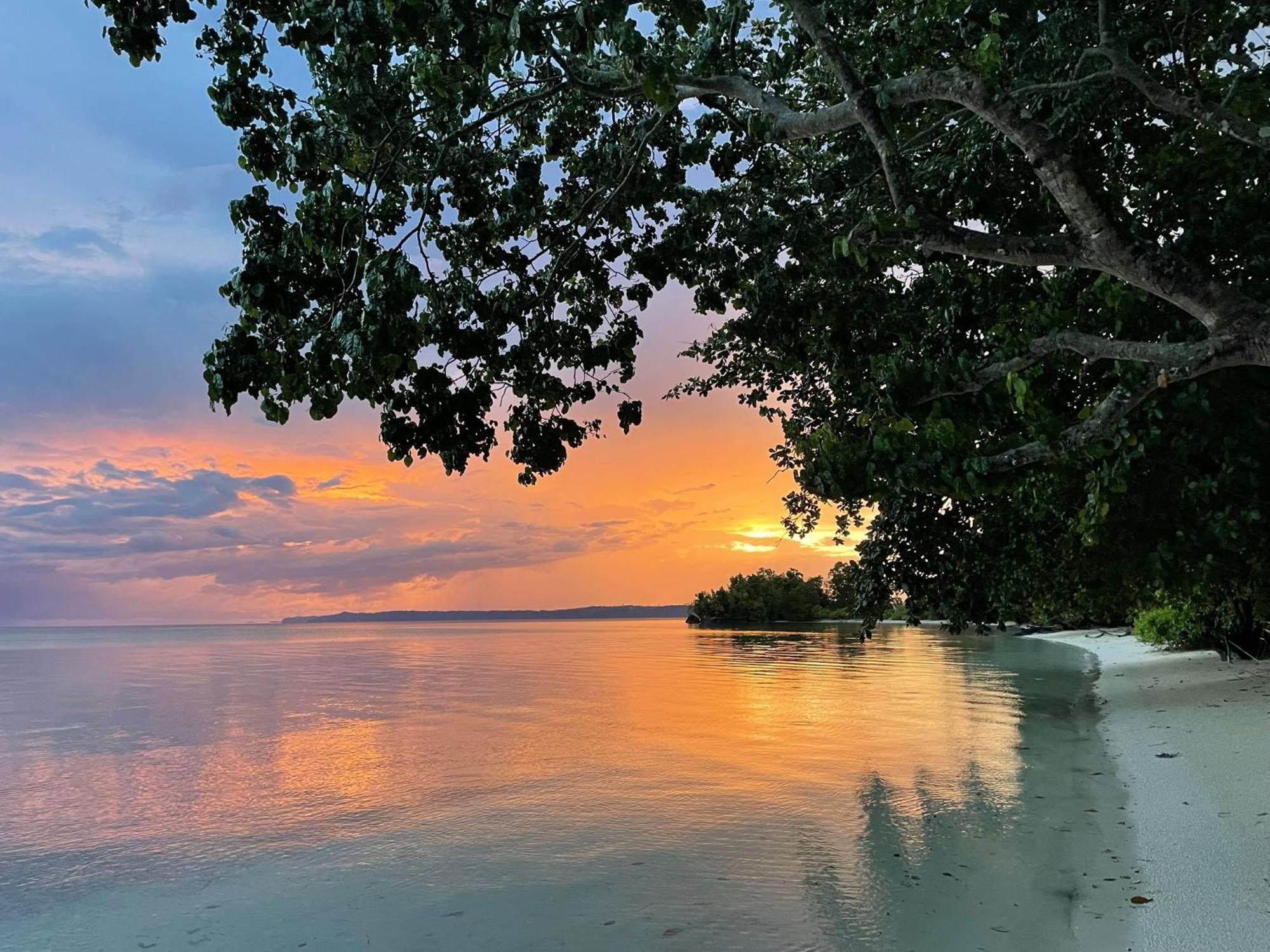 Tanjung Kalemo Resort Batudaka ภายนอก รูปภาพ